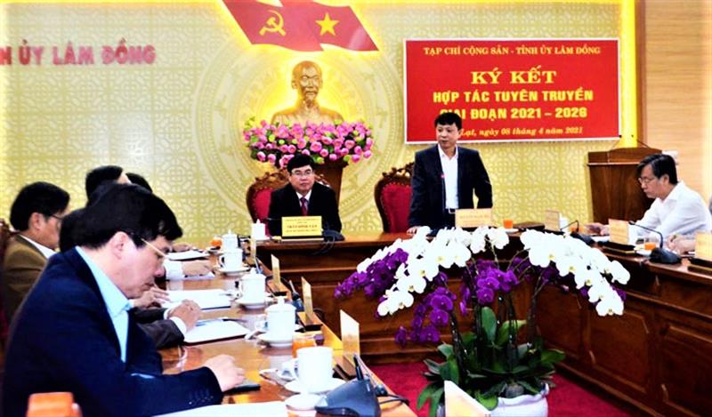 PGS.TS Nguyễn Ngọc Hà - Phó Tổng biên tập Tạp chí Cộng sản phát biểu tại buổi ký kết.