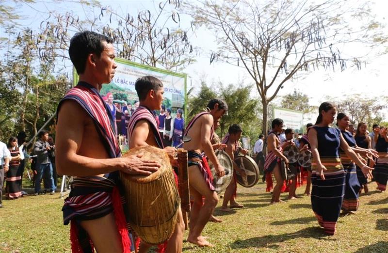 Không gian văn hóa Cồng chiêng Tây Nguyên được UNESCO công nhận là _Kiệt tác di sản truyền khẩu và phi vật thể của nhân loại_ vào năm 2005.