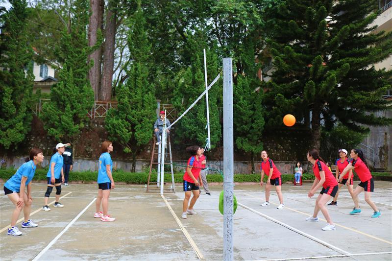 Các tư thế kịch tích, bắt bóng của các cậu thủ