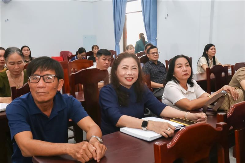 Cử tri xã Sông Lũy tham dự hội nghị