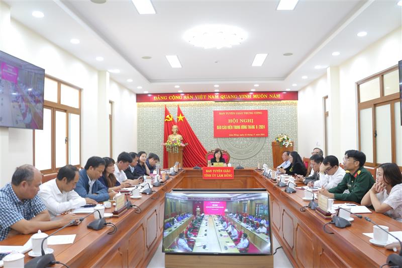 Đồng chí Nguyễn Thị Mỵ – Phó Trưởng Ban Tuyên giáo Tỉnh ủy chủ trì tại điểm cầu tỉnh Lâm Đồng.