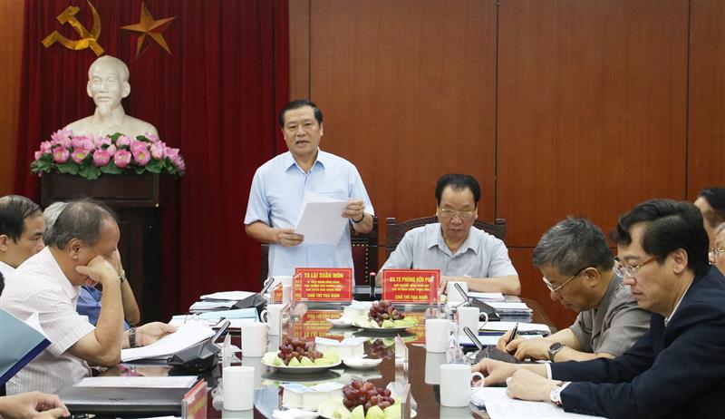 Tọa đàm khoa học “Bối cảnh tình hình thế giới, khu vực và trong nước đến năm 2030, tầm nhìn đến năm 2045 tác động đến công tác tuyên giáo”. (Trong ảnh: Đồng chí Lại Xuân Môn, , Ủy viên Trung ương Đảng, Phó Trưởng ban Thường trực Ban Tuyên giáo Trung ương; đồng chí Phùng Hữu Phú, Chủ tịch Hội đồng khoa học các cơ quan Đảng Trung ương đồng chủ trì buổi tọa đàm.)