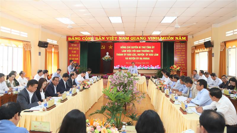 Quang cảnh buổi làm việc của Quyền Bí thư Tỉnh ủy Lâm Đồng Nguyễn Thái Học với lãnh đạo các huyện Đạ Huoai, Bảo Lâm và TP Bảo Lộc