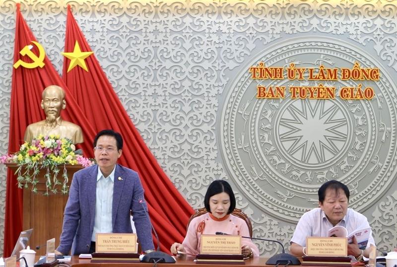 Đồng chí Trần Trung Hiếu – Phó trưởng Ban Thường trực Ban Tuyên giáo Tỉnh ủy phát biểu tại buổi làm việc.