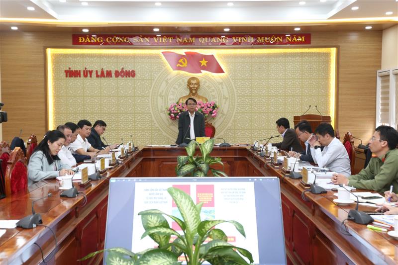 Quang cảnh cuộc họp