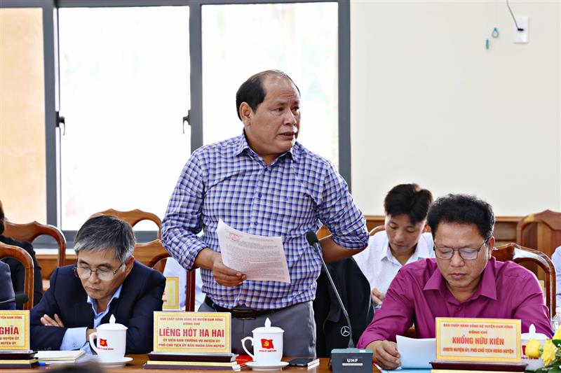 Phó Chủ tịch UBND huyện Liêng Hót Ha Hai phát biểu