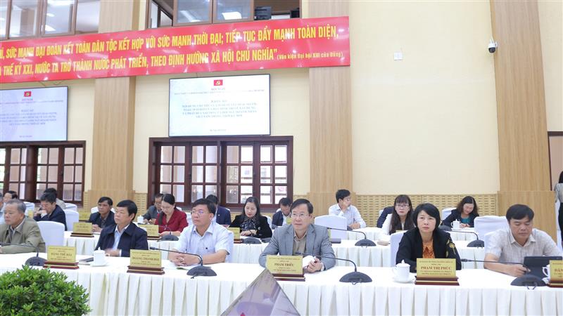 Các đại biểu tham dự hội nghị.