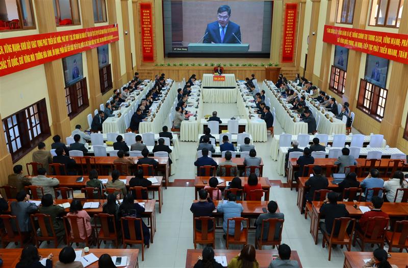 Lãnh đạo Tỉnh uỷ, HĐND tỉnh, UBND tỉnh và các sở, ban ngành, các cán bộ chủ chốt và một số doanh nghiêp hoạt động trong lĩnh vực khoa học dự hội nghị tại Hội trường Tỉnh uỷ.