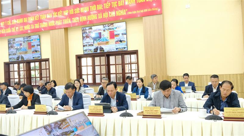 Các đại biểu tham dự hội nghị ở điểm cầu trung tâm.