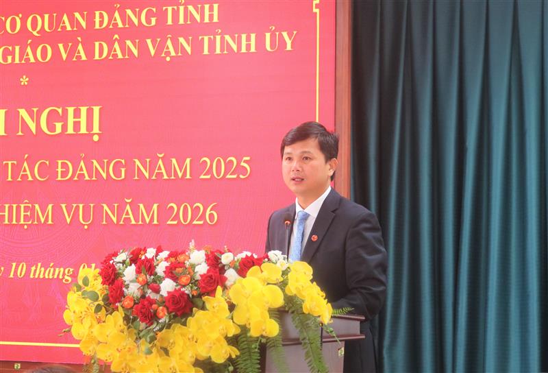 Đ/c Châu Ngọc Lương,  TUV, Bí thư Đảng uỷ phát biểu khai mạc hội nghị.