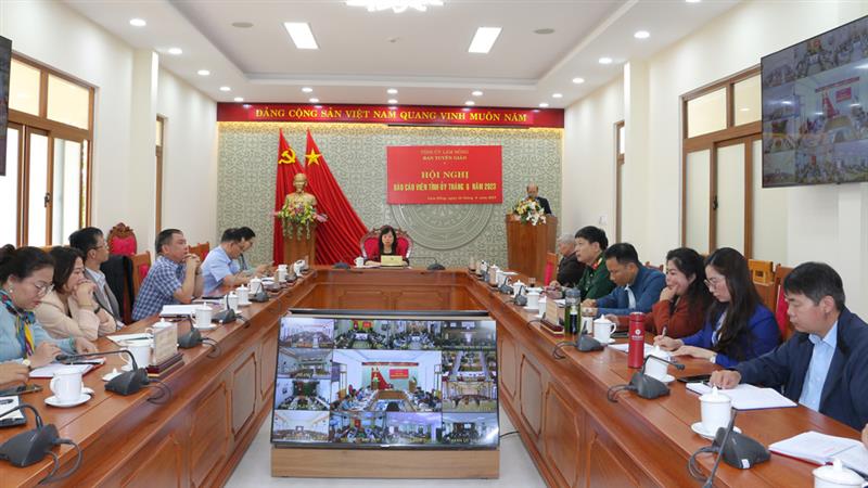 Các đại biểu tham dự hội nghị tại điểm cầu Ban Tuyên giáo Tỉnh ủy.