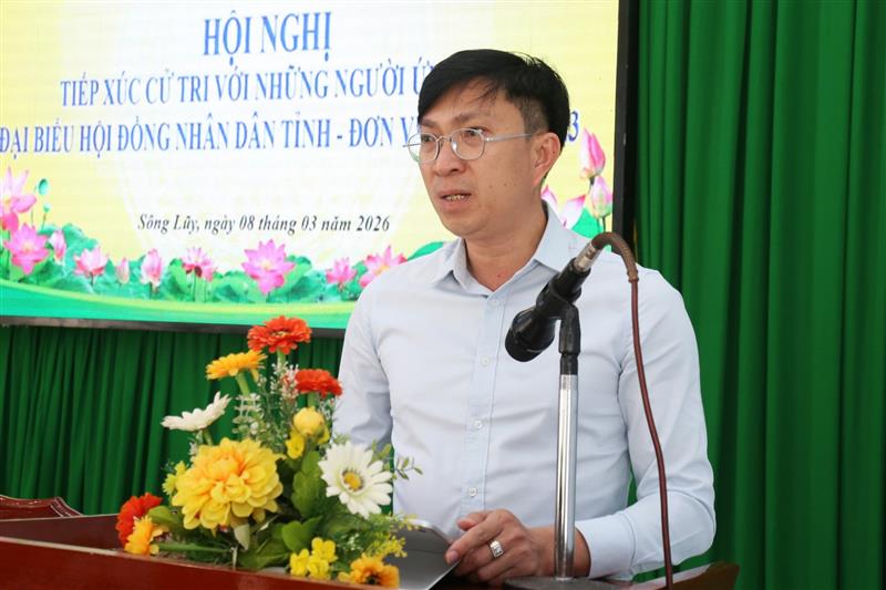 Ứng cử viên Lâm Hồng Tuyên trình bày chương trình hành động tại hội nghị tiếp xúc cử tri