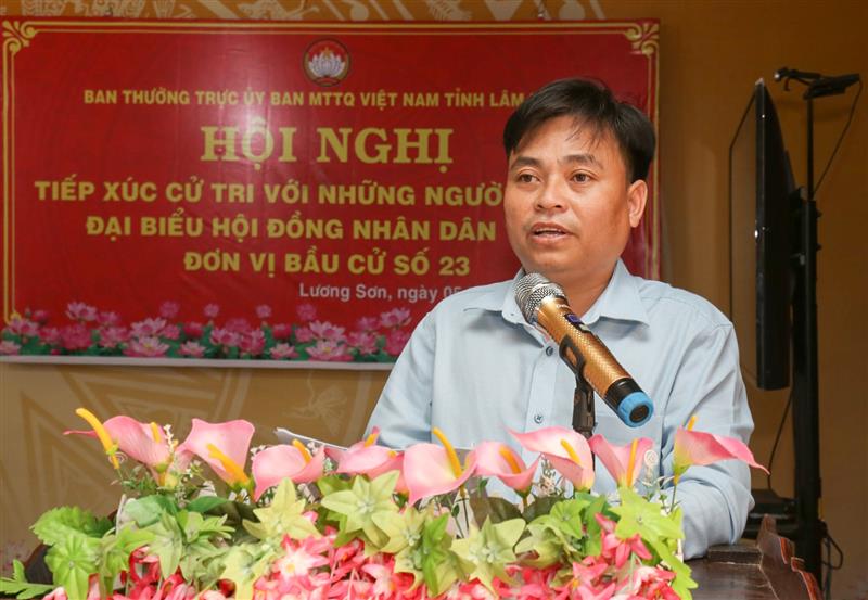 Ứng cử viên Nguyễn Quang Thái Hưng trình bày chương trình hành động tại hội nghị tiếp xúc cử tri