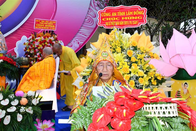Hòa thượng Thích Minh An - Thành viên Hội đồng Chứng minh đọc thông điệp Phật đản của Đức pháp chủ