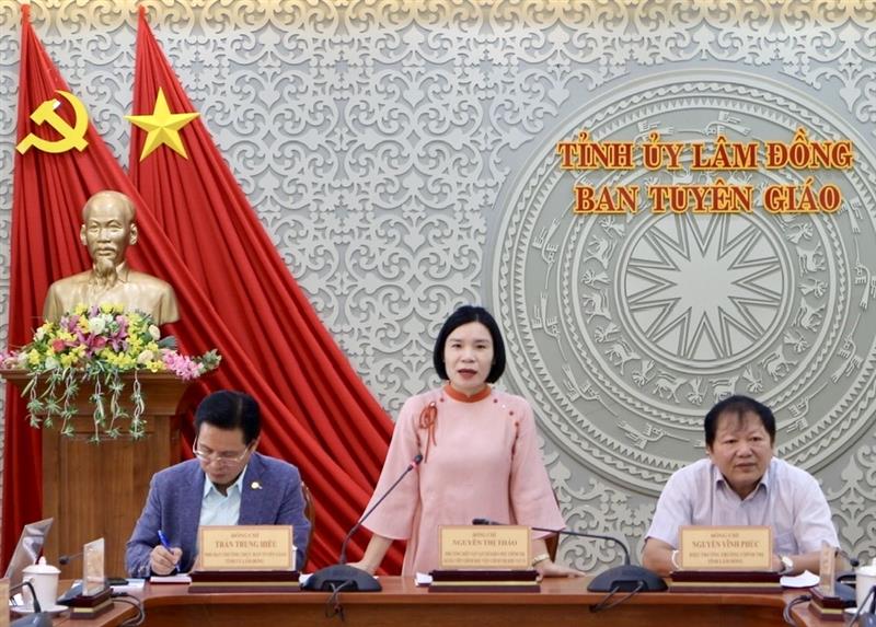 TS. Nguyễn Thị Thảo – Phó Tổng Biên tập Tạp chí Khoa học chính trị, giảng viên chính Học viện Chính trị khu vực II cảm ơn sự quan tâm, tạo điều kiện của Ban Thường vụ Tỉnh ủy Lâm Đồng và Ban Tuyên giáo Tỉnh ủy đã hỗ trợ Đoàn đi nghiên cứu thực tế tại địa phương.
