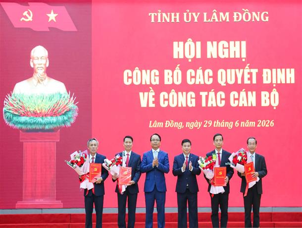 Lâm Đồng công bố các quyết định về công tác cán bộ