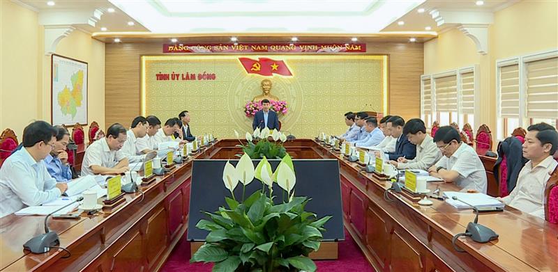 Đồng chí Y Thanh Hà Niê Kđăm - Ủy viên Ban Chấp hành Trung ương Đảng, Bí thư Tỉnh ủy Lâm Đồng, Trưởng Tiểu ban nhân sự Ban Chỉ đạo thực hiện hợp nhất 3 tỉnh chủ trì buổi làm việc với Thường trực Tỉnh uỷ 3 tỉnh Lâm Đồng, Bình Thuận, Đắk Nông
