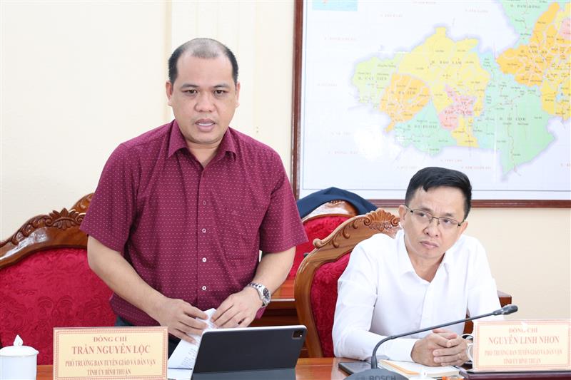 Đại diện lãnh đạo Ban Tuyên giáo và Dân vận Tỉnh ủy Bình Thuận góp ý tại hội nghị