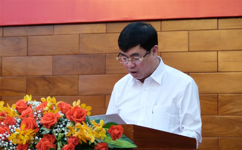 Phó Bí thư Thường trực Tỉnh ủy Trần Đình Văn thông qua Dự thảo Nghị quyết của Ban Chấp hành Đảng bộ tỉnh khóa XI về Đề án sắp xếp các đơn vị hành chính cấp huyện, cấp xã giai đoạn 2023 - 2025 trên địa bàn tỉnh Lâm Đồng.