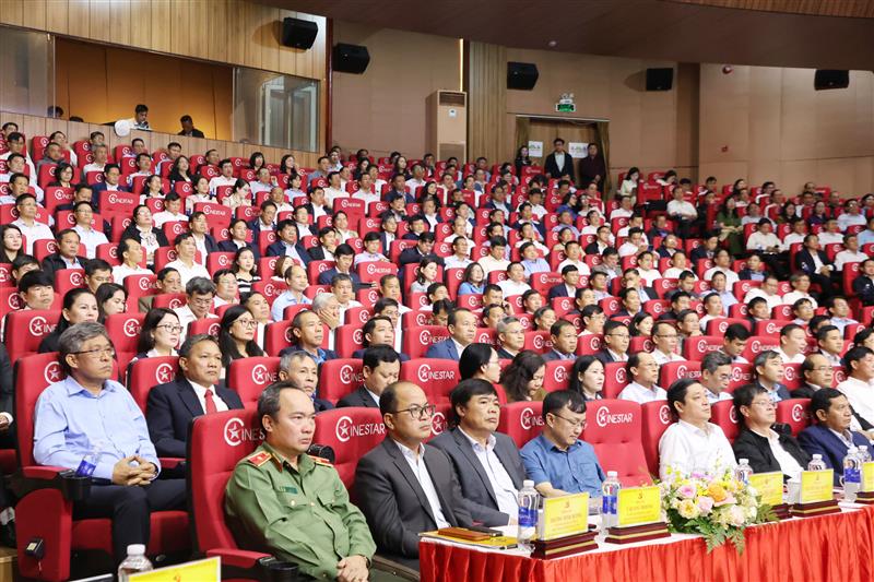 Quang cảnh đại biểu tham dự hội nghị