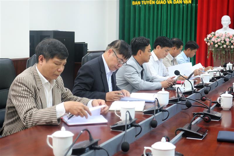 Các thành viên Ban Tổ chức, Ban Giám khảo, Tổ Thư ký Hội thi dự họp