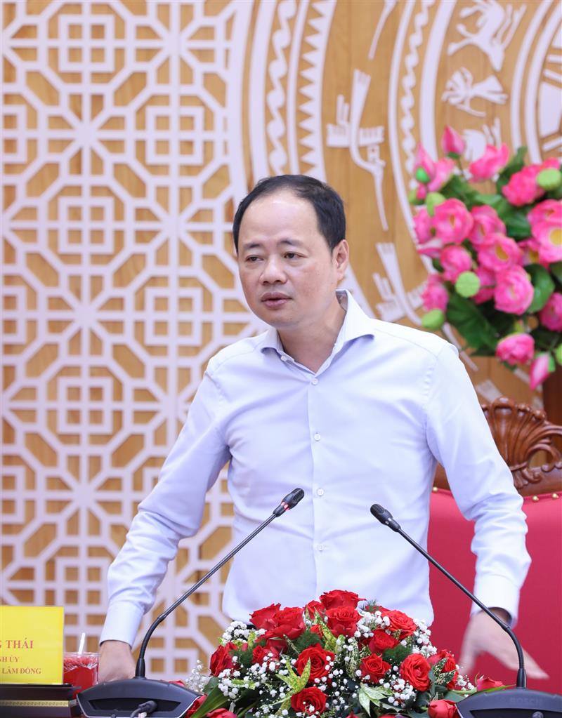 Chủ tịch UBND tỉnh yêu cầu các chuyên viên tập trung vào kiểm tra, rà soát tham mưu giải quyết các tồn đọng trước mắt, đặc biệt là các tồn đọng về hồ sơ thủ tục hành chính của người dân và doanh nghiệp.