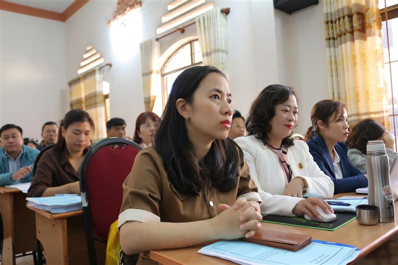 Các nhà báo, phóng viên tham dự lớp bồi dưỡng.