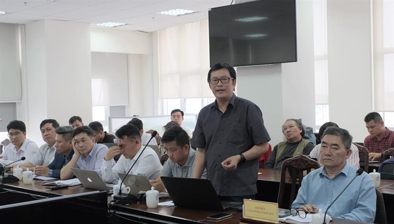 Các nhà báo đặt câu hỏi tại buổi làm việc. Ảnh: Hoàng Anh.