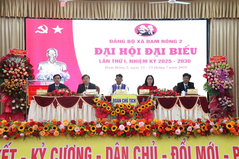 Đoàn chủ tịch điều hành Đại hội
