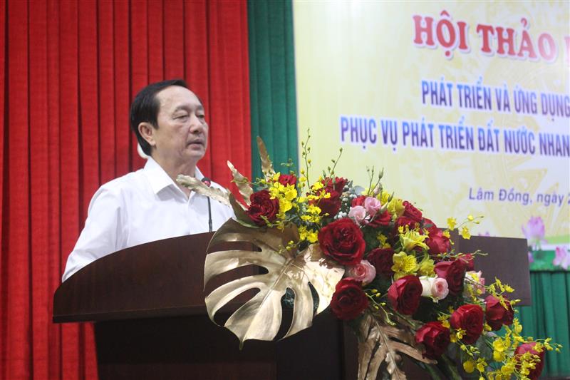 Đồng chí Huỳnh Thành Đạt phát biểu đề dẫn