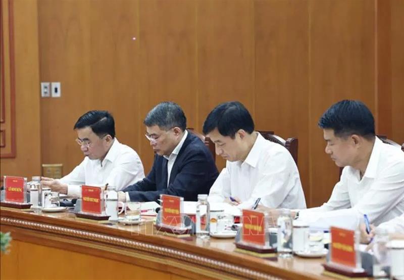 Thành viên Ban Chỉ đạo Trung ương về phòng, chống tham nhũng, lãng phí, tiêu cực dự cuộc họp. (Ảnh: TTXVN)