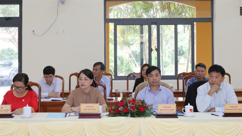 Các đại biểu tham dự hội nghị.