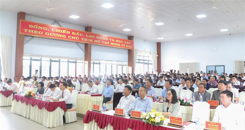 Lãnh đạo Ban Tuyên giáo Tỉnh ủy Lâm Đồng và Ban Tuyên giáo các tỉnh, thành phố tham dự hội nghị.