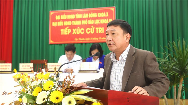Đồng chí Bùi Thắng tiếp thu, giải trình ý kiến của cử tri.