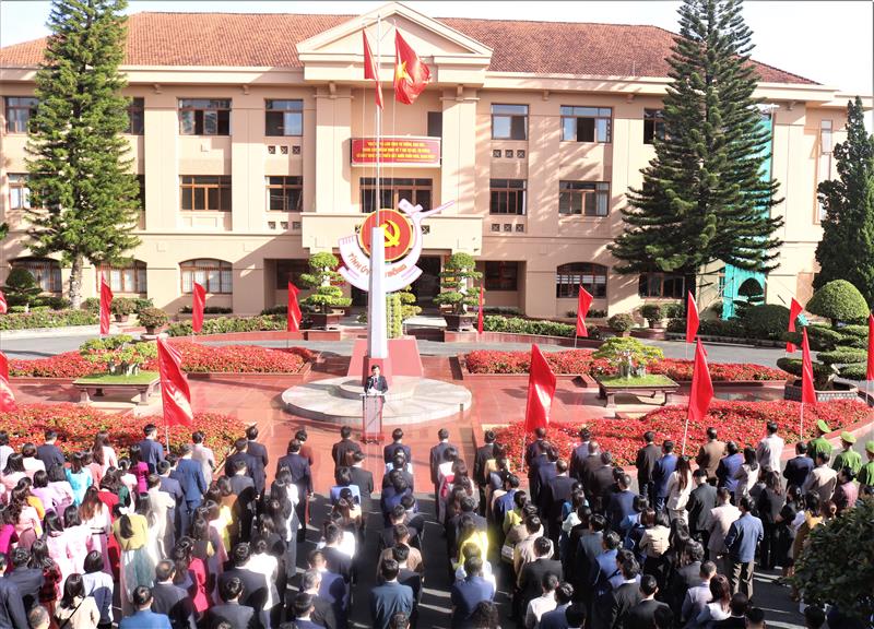 Quang cảnh buổi chào cờ.