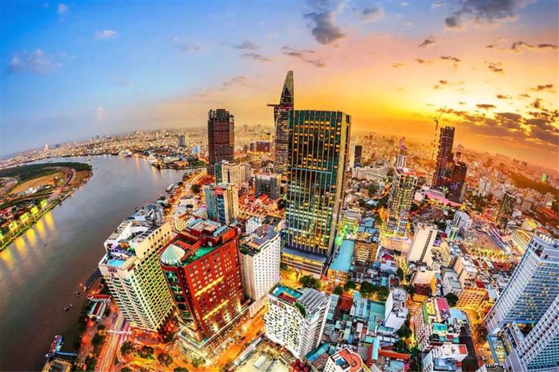 Lần đầu tiên GDP của nước ta đạt mức 430 tỷ USD, đứng thứ 3 trong ASEAN và thuộc nhóm 40 nền kinh tế lớn nhất thế giới, 20 nền kinh tế hàng đầu về thương mại, thu hút đầu tư nước ngoài.