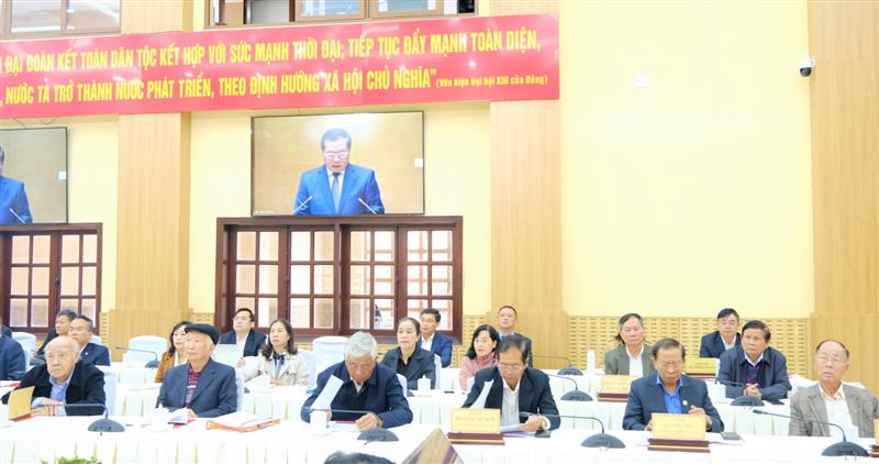 Các đồng chí nguyên lãnh đạo tỉnh tham dự hội nghị.