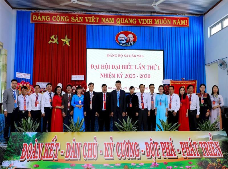 Ban Chấp hành Đảng bộ xã Đắk Wil khóa I, nhiệm kỳ 2025 - 2030 đã ra mắt, nhận nhiệm vụ