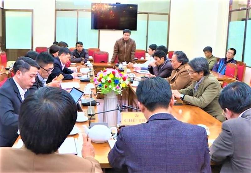 Phóng viên phát biểu tại hội nghị