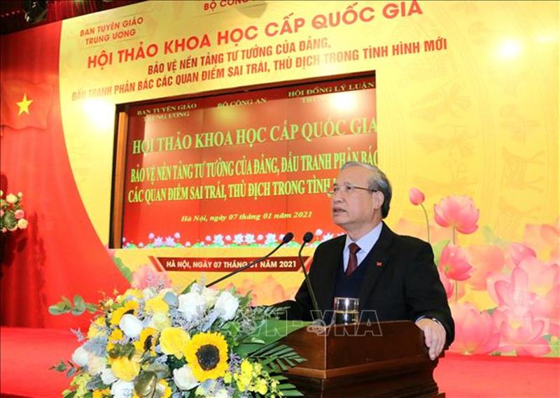 Đồng chí Trần Quốc Vượng, Ủy viên Bộ Chính trị, Thường trực Ban Bí thư phát biểu chỉ đạo Hội thảo. Ảnh: Doãn Tấn/TTXVN