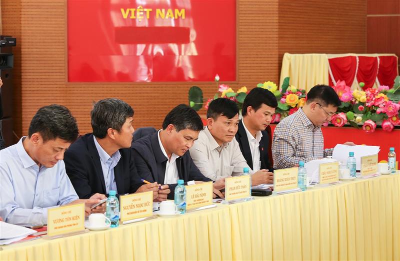 Lãnh đạo các sở, ban, ngành tham dự buổi làm việc