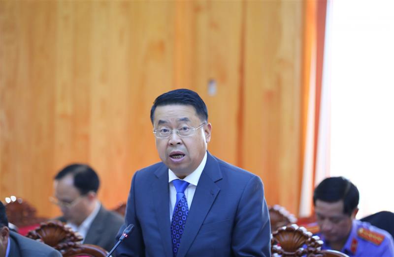 Đồng chí Tôn Thiện San - Giám đốc Sở Kế hoạch và Đầu tư báo cáo tình hình thực hiện Kế hoạch phát triển kinh tế - xã hội năm 2023.