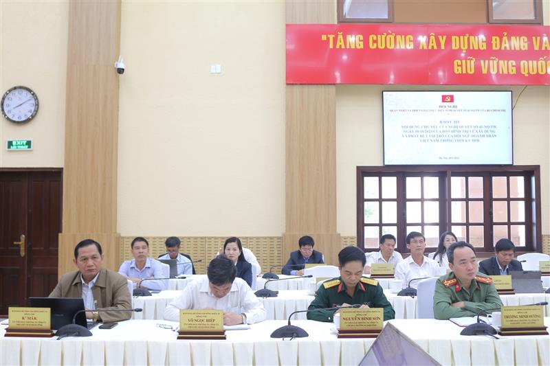 Các đại biểu tham dự hội nghị.