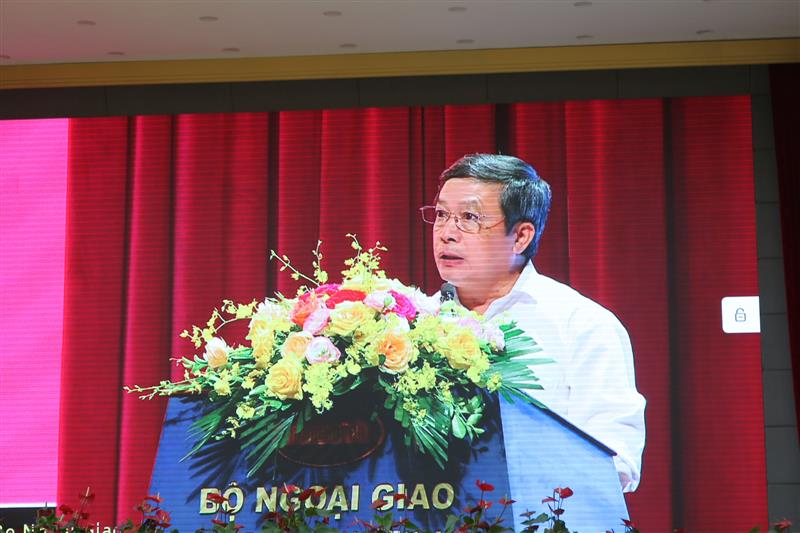 Đồng chí Đoàn Văn Việt - Thứ trưởng Bộ Văn hoá, Thể thao và Du lịch báo cáo chuyên đề “Công tác thông tin đối ngoại góp phần xây dựng ngành công nghiệp văn hoá, lan toả giá trị, bản sắc, văn hoá Việt Nam tới cộng đồng quốc tế”.