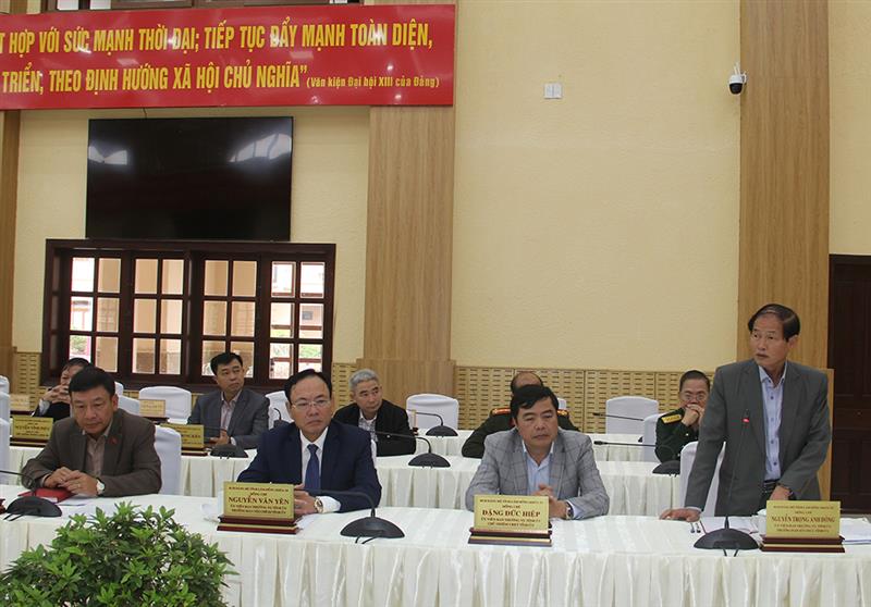 Đại biểu phát biểu ý kiến tại hội nghị.