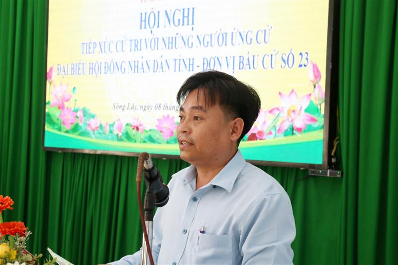 Ứng cử viên Nguyễn Quang Thái Hưng trình bày chương trình hành động tại hội nghị tiếp xúc cử tri