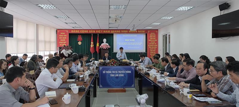 Quang cảnh buổi làm việc. Ảnh: Hoàng Anh.