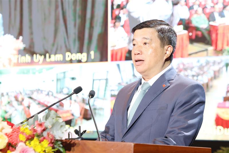 Ủy viên Ban Chấp hành Trung ương Đảng, Bí thư Tỉnh ủy, Trưởng Đoàn ĐBQH tỉnh Lâm Đồng Y Thanh Hà Niê Kđăm phát biểu khai mạc hội nghị