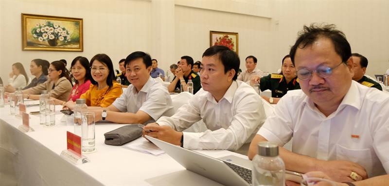 Đại diện lãnh đạo các cơ quan báo chí trên địa bàn Quân khu tham dự buổi gặp mặt.