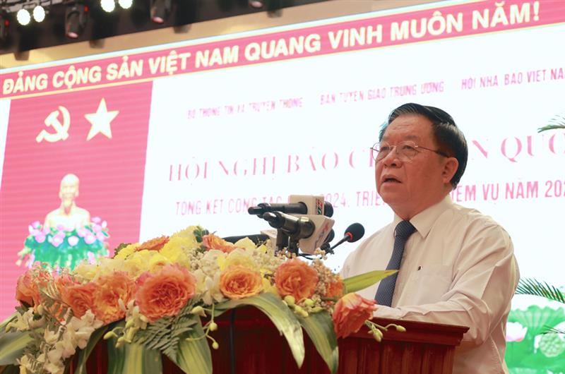 Đồng chí Nguyễn Trọng Nghĩa - Ủy viên Bộ Chính trị, Bí thư Trung ương Đảng, Trưởng Ban Tuyên giáo Trung ương phát biểu chỉ đạo Hội nghị